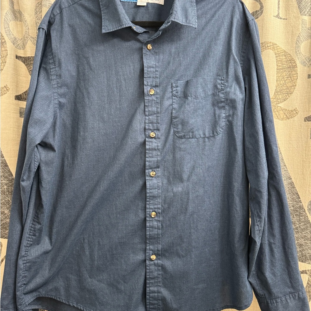 Old Navy Men's Blue Button-Up Shirt